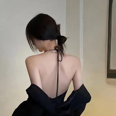 9顶假发的女孩